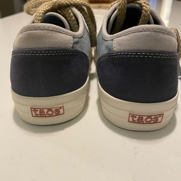 ‘Brand new Taos ‘’Casual Blue Canvas Women’s sneakers Size 7 - Picture 5 of 14
